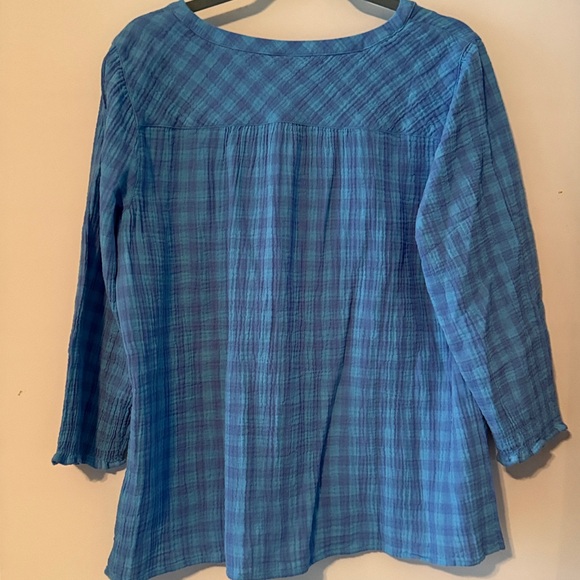 NWT J.Jill Blue Textured Blouse, V-Neck with 2 Buttons, Flowy Style - Picture 4 of 6
